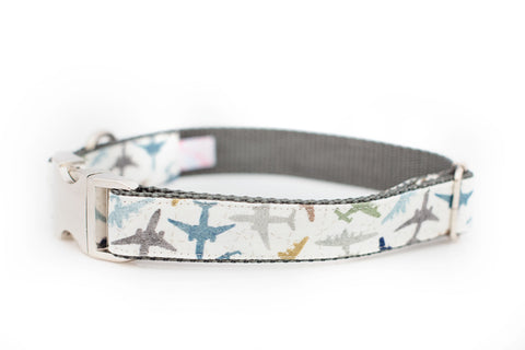 Airplanes on Gray Collar
