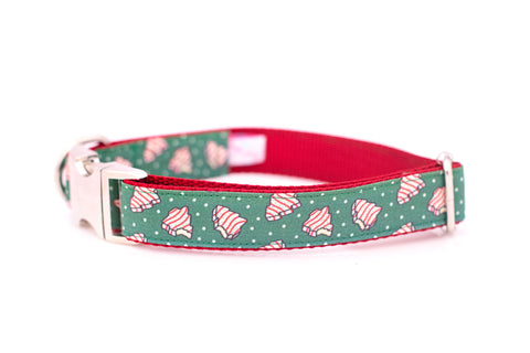 Christmas Tree Cakes on Dark Green Collar
